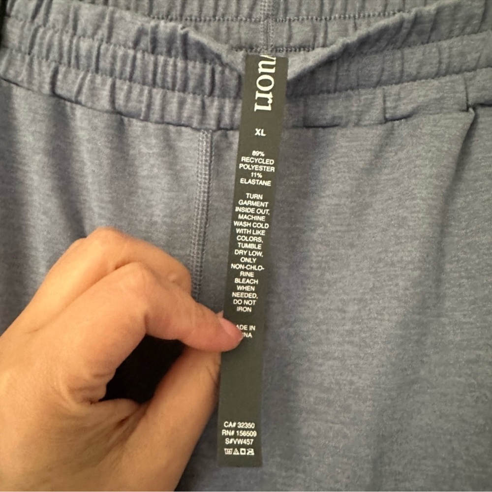 Vuori Boyfriend Joggers in the Blue Heron Heather color XL - Picture 5 of 6